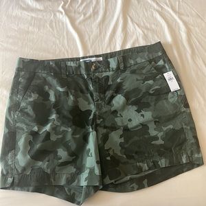 Brand-New Old Navy Camo Print Mid-rise shorts